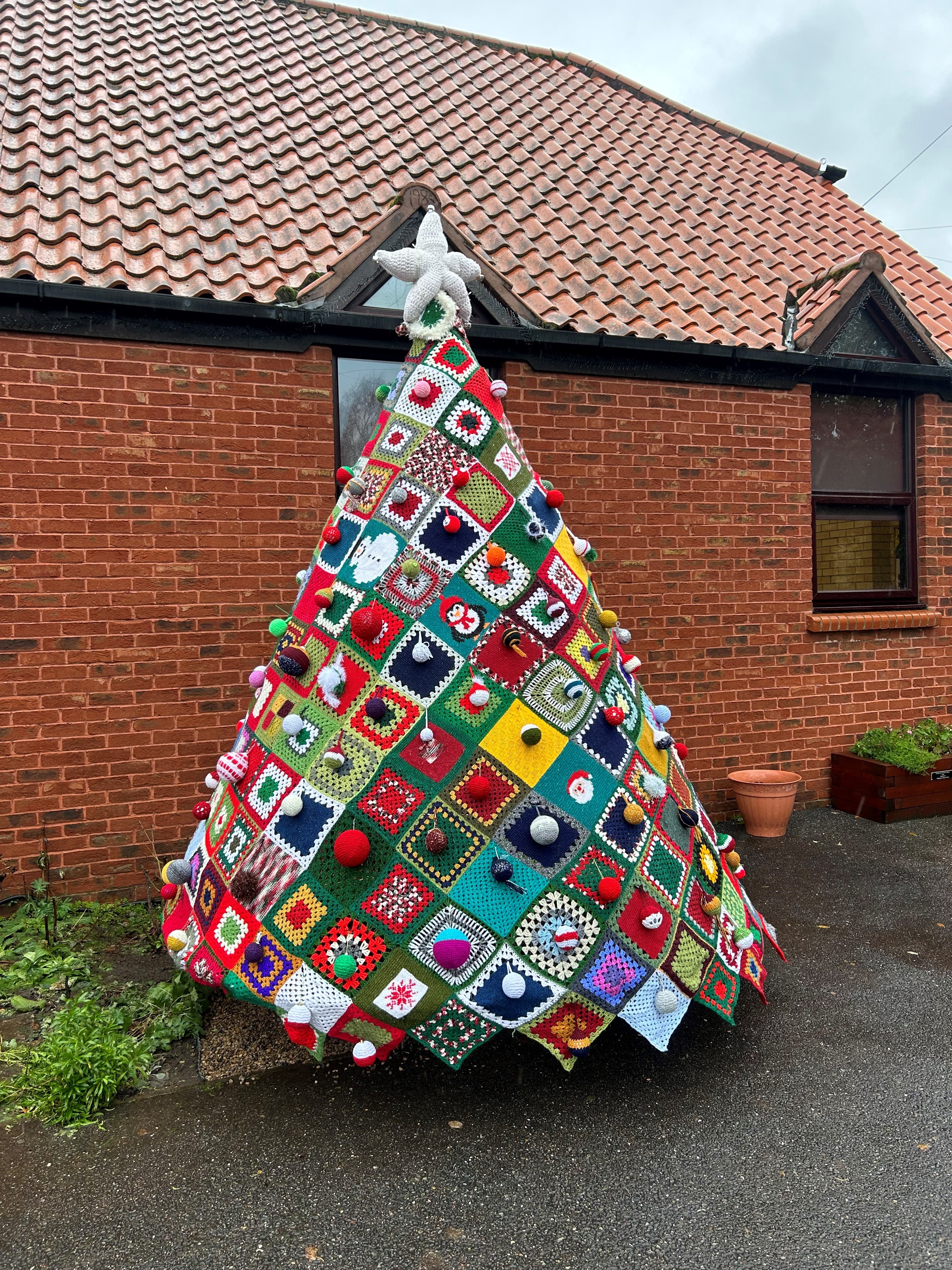 Knitted Christmas tree 2024